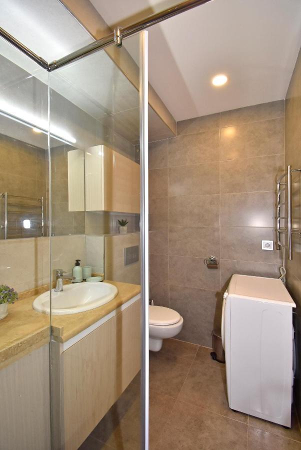 יירבאן Home4You Apartments On Koghbatsi מראה חיצוני תמונה