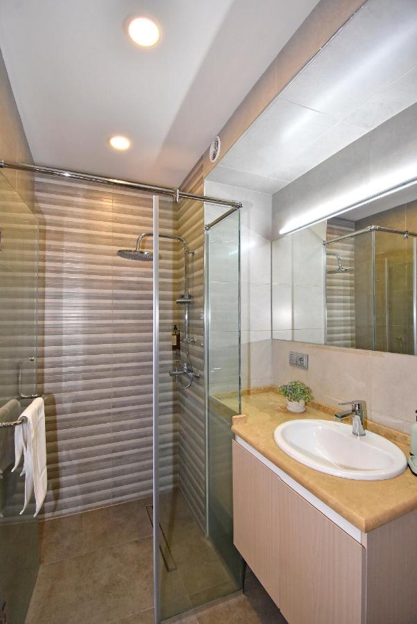 יירבאן Home4You Apartments On Koghbatsi מראה חיצוני תמונה