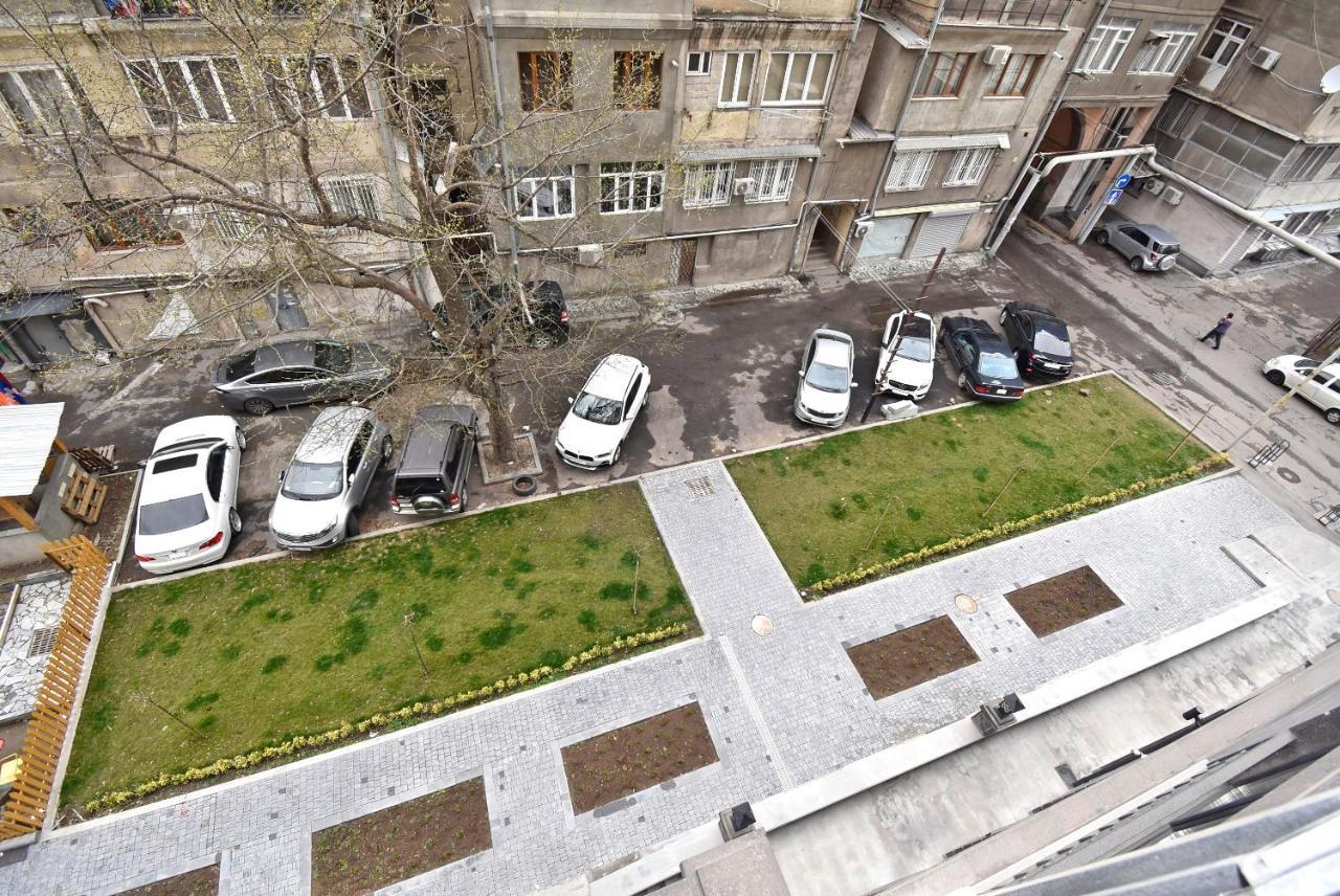 יירבאן Home4You Apartments On Koghbatsi מראה חיצוני תמונה