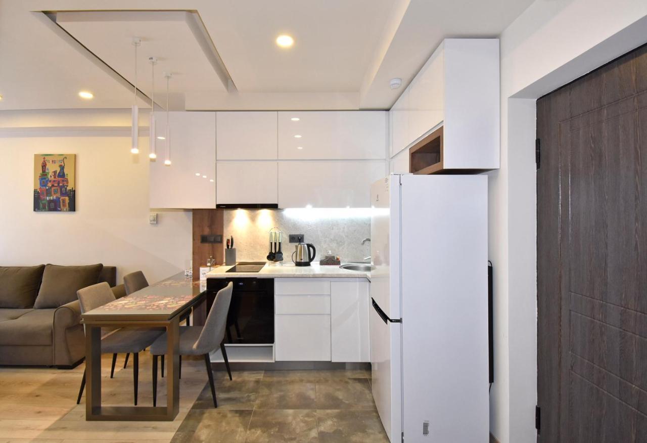 יירבאן Home4You Apartments On Koghbatsi מראה חיצוני תמונה
