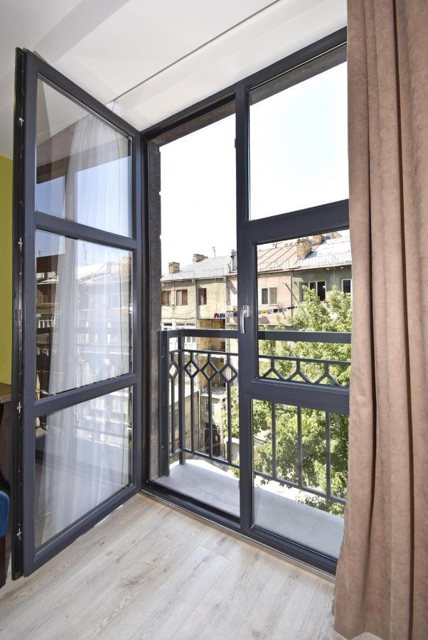 יירבאן Home4You Apartments On Koghbatsi מראה חיצוני תמונה